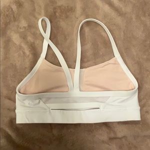 White lululemon sports bra